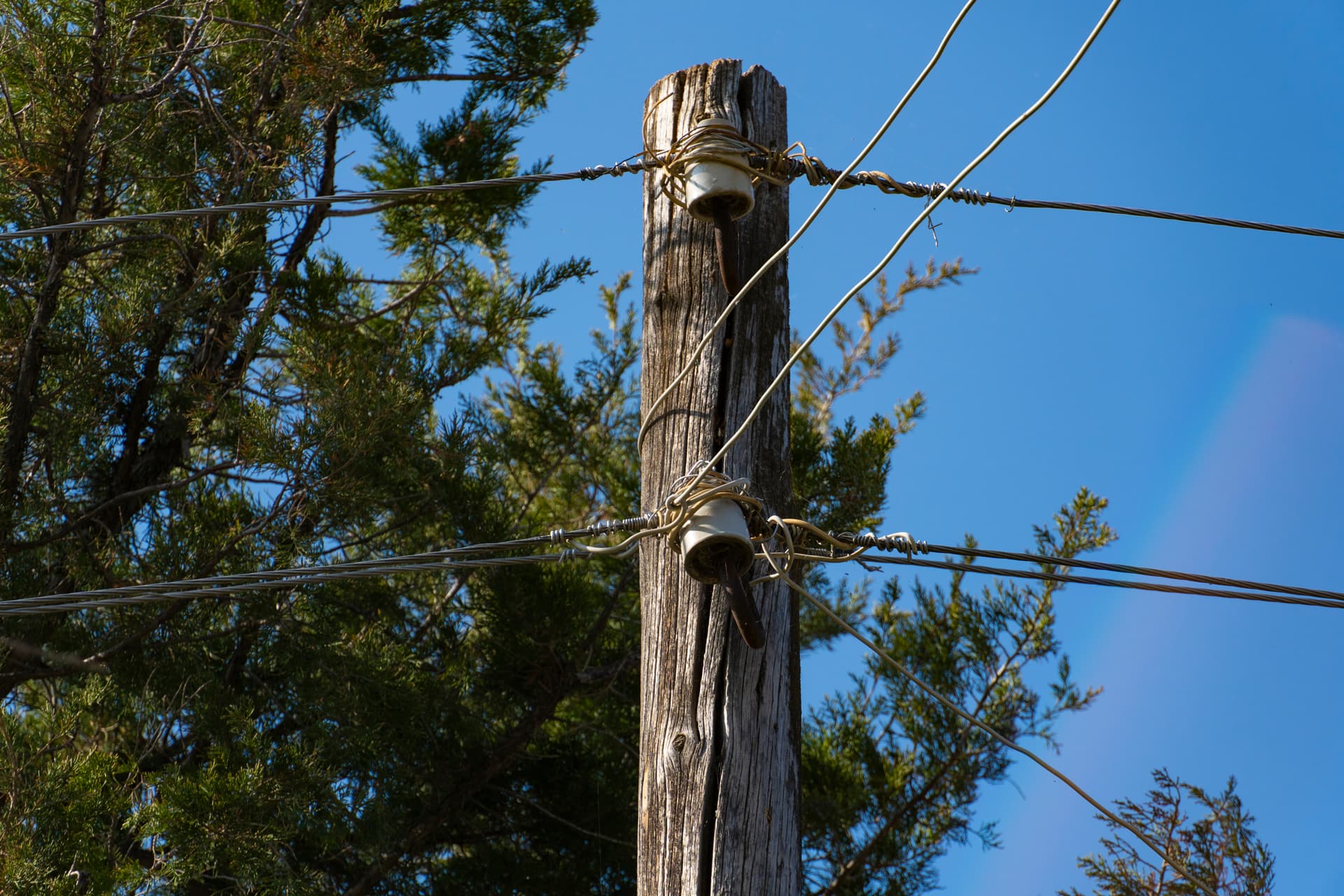 Trästolpe, elnätAdobeStock_2004239316.jpeg