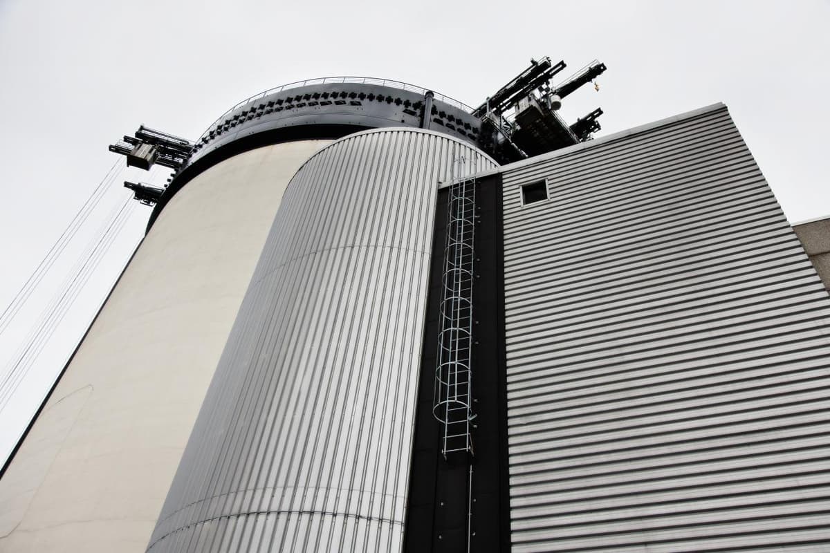 Gap formation between steel liner and cylinder wall in reactor ...