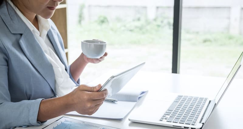 Digitala möten kvinna